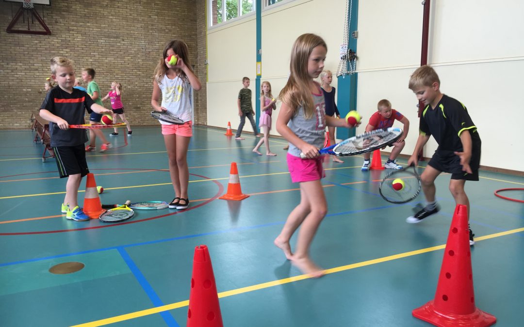 Schooltennis-CBS De Reinbôge-verzorgd door-Tennisschool Lucardie