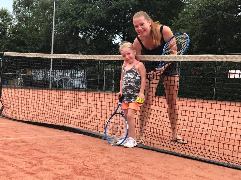 Tennis een sport voor het hele gezin Tennisschool Lucardie